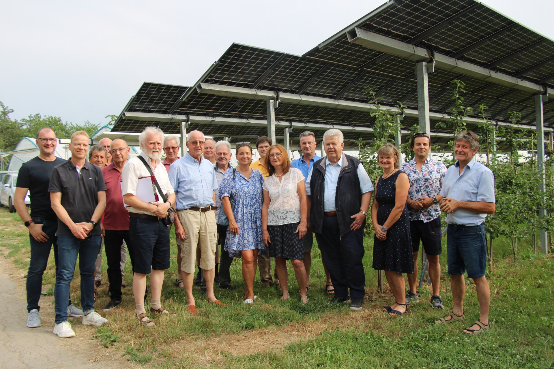 Foto: Roman Vallendor CDU-Fraktion - und der Vorstand der CDU Oberkirch informierten sich ber PV-Anlagen von Dr.Vollmer/Intech in Oberkirch-Nubach, die in das Forschungsprojekt Modellregion des Landes aufgenommen sind.